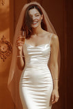 Robe longue de mariée en satin à bretelles blanches