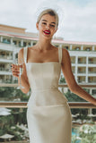 Robe de mariée longue en satin blanc à col carré