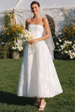 Robe de mariée longue sans bretelles en dentelle blanche A Line