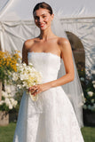 Robe de mariée longue sans bretelles en dentelle blanche A Line