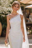 Robe de mariée blanche à fourreau en dentelle à une épaule