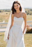 Robe de mariée Midi blanche en dentelle sans bretelles