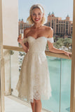 Robe de mariée en dentelle blanche décollée sur les épaules A