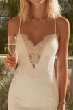 Robe de mariée moulante en dentelle à bretelles fines ivoire