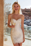 Robe de mariée bodycon en dentelle ivoire à bretelles fines