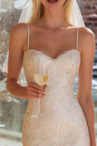 Robe de mariée bodycon en dentelle ivoire à bretelles fines