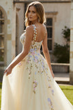 Robe longue de bal en A-line jaune clair à bretelles fines brodées en tulle