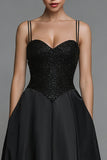 Robe formelle longue à bretelles noires scintillantes