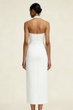 Petite robe blanche en satin à fourreau dos-nu