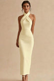Robe blanche simple à fourreau nu-haut