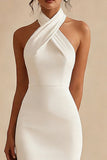 Robe blanche simple à fourreau nu-haut
