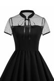 Robe des années 1950 à col haut à pois noirs à pois