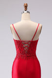 Longue robe de bal de bal brodée en satin rouge en dentelle dans le dos, fendue