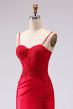 Longue robe de bal de bal brodée en satin rouge en dentelle dans le dos, fendue