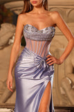Robe longue de bal sans bretelles à perles en corset sirène-lilas avec fente