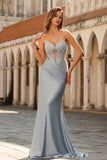 Corset sirène sans bretelles bleu poussiéreux en satin longue robe de bal avec perles