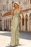 Robe de soirée sirène longue bustier perlé vert clair à volants et dos lacé