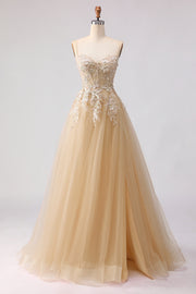 Robe de soirée longue champagne en tulle perlé et pailleté coupe A avec fente latérale
