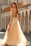 Robe de bal longue en tulle perlée vert sauge avec broderie