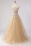 Robe de bal longue en tulle perlée vert sauge avec broderie
