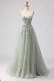 Robe de bal longue en tulle perlée vert sauge avec broderie