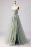 Robe de bal longue en tulle perlée vert sauge avec broderie