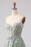 Robe de bal longue en tulle perlée vert sauge avec broderie