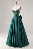 Corset longue longue-forme perlée en satin vert foncé en ligne A avec un nœud
