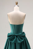 Corset longue longue-forme perlée en satin vert foncé en ligne A avec un nœud