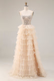 Robe de bal longue abricot à bretelles fines rangée de perles et paillettes