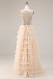 Robe de bal longue abricot à bretelles fines rangée de perles et paillettes