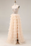Robe de bal longue abricot à bretelles fines rangée de perles et paillettes