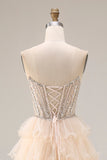 Robe de bal longue abricot à bretelles fines rangée de perles et paillettes