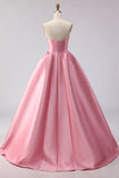 Robe de bal longue en satin rose poudré à la ligne structurée et jupe ample
