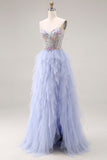 Robe de bal longue de bal en tulle appliquée à plume légère avec brides fines et volants