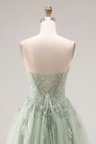 Corset de bal longue en tulle vert poussiéreux sans bretelles appliquée avec fente