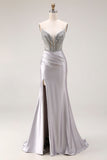 Robe de bal longue de bal scintillante gris clair en satin à perles et perlée