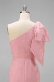 Robe longue de demoiselle d’honneur rose rose rose à fleurs, une épaule, avec un nœud d’honneur