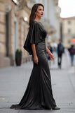 Robe noire de la mère de la mariée à la sirène noire froncée avec manches