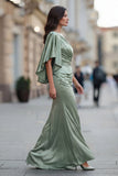 Robe de la mère de la mariée en satin vert sauge avec demi-manches