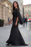 Robe noire sirène froncée de la mère de la mariée avec demi-manches