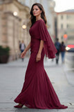 Robe noire sirène froncée de la mère de la mariée avec demi-manches