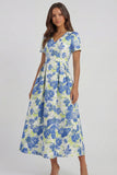 Robe d'invitée de mariage midi imprimé floral bleu et blanc ligne A manches courtes