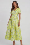 Robe d'invitée de mariage midi imprimé floral bleu et blanc ligne A manches courtes