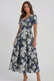 Robe d'invitée de mariage midi imprimé floral bleu et blanc ligne A manches courtes