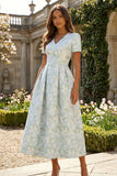 Robe d'invitée de mariage midi imprimé floral bleu et blanc ligne A manches courtes