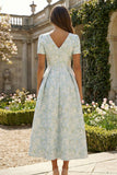 Robe d'invitée de mariage midi imprimé floral bleu et blanc ligne A manches courtes