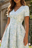 Robe d'invitée de mariage midi imprimé floral bleu et blanc ligne A manches courtes