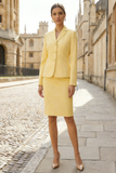 Robe de travail jaune clair à revers cranté, deux pièces à boutonnage simple