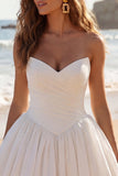 Petite robe de remise de diplôme Sweetheart ivory à fronçages en ligne A